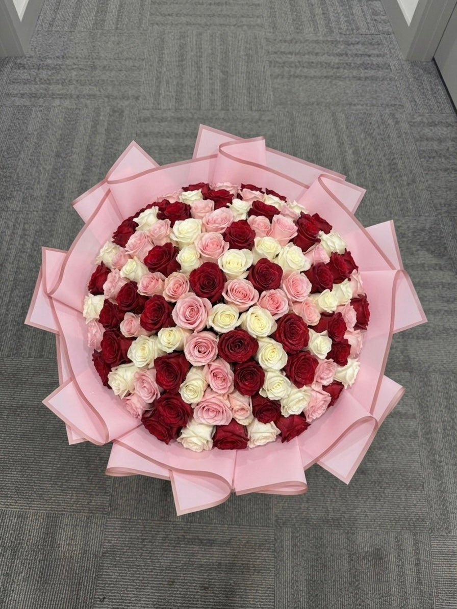 250 Red Roses Bouquet – Ultimate Luxury